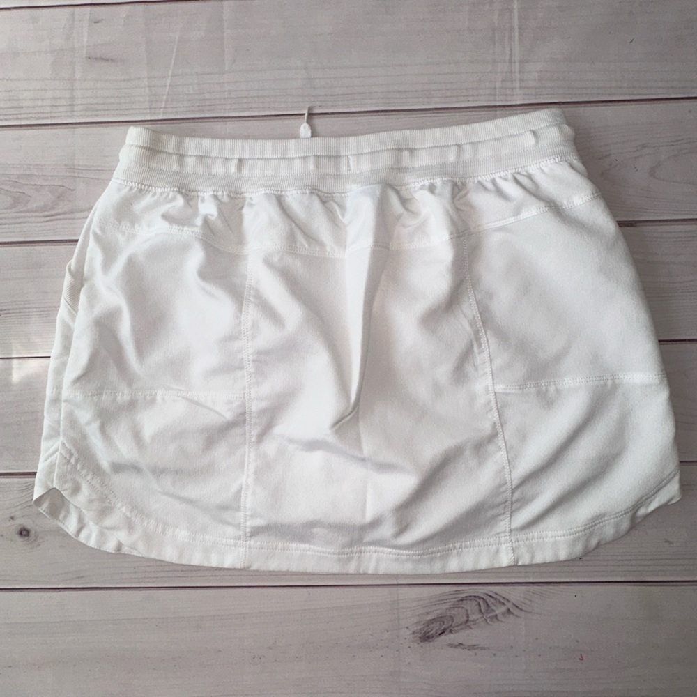 Reel Legends White Athletic Skort Size Medium Tennis Fishing Pickleball - Picture 2 of 7